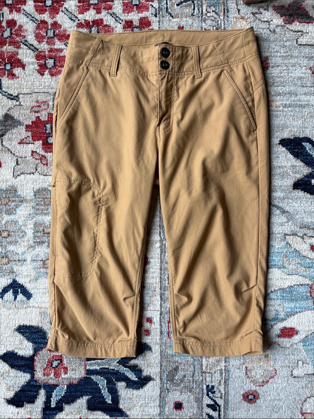 Prana women’s Alana Knicker just below knee length shorts. Size 10